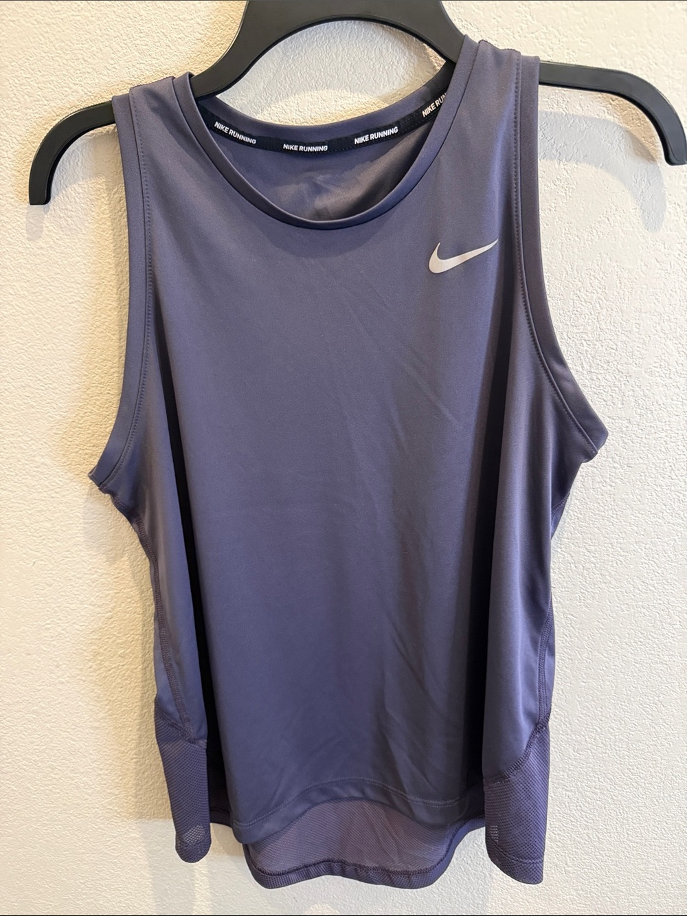 Nike lot of 2 lWomen’s athletic Tank Tops